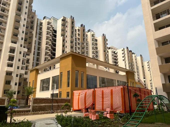 Amrapali Leisure Park, Noida Extension