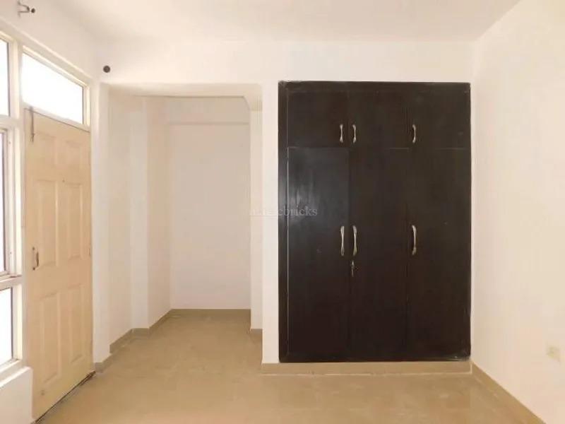 79799813_4_PropertyImage1749559776601_600_900.jpg