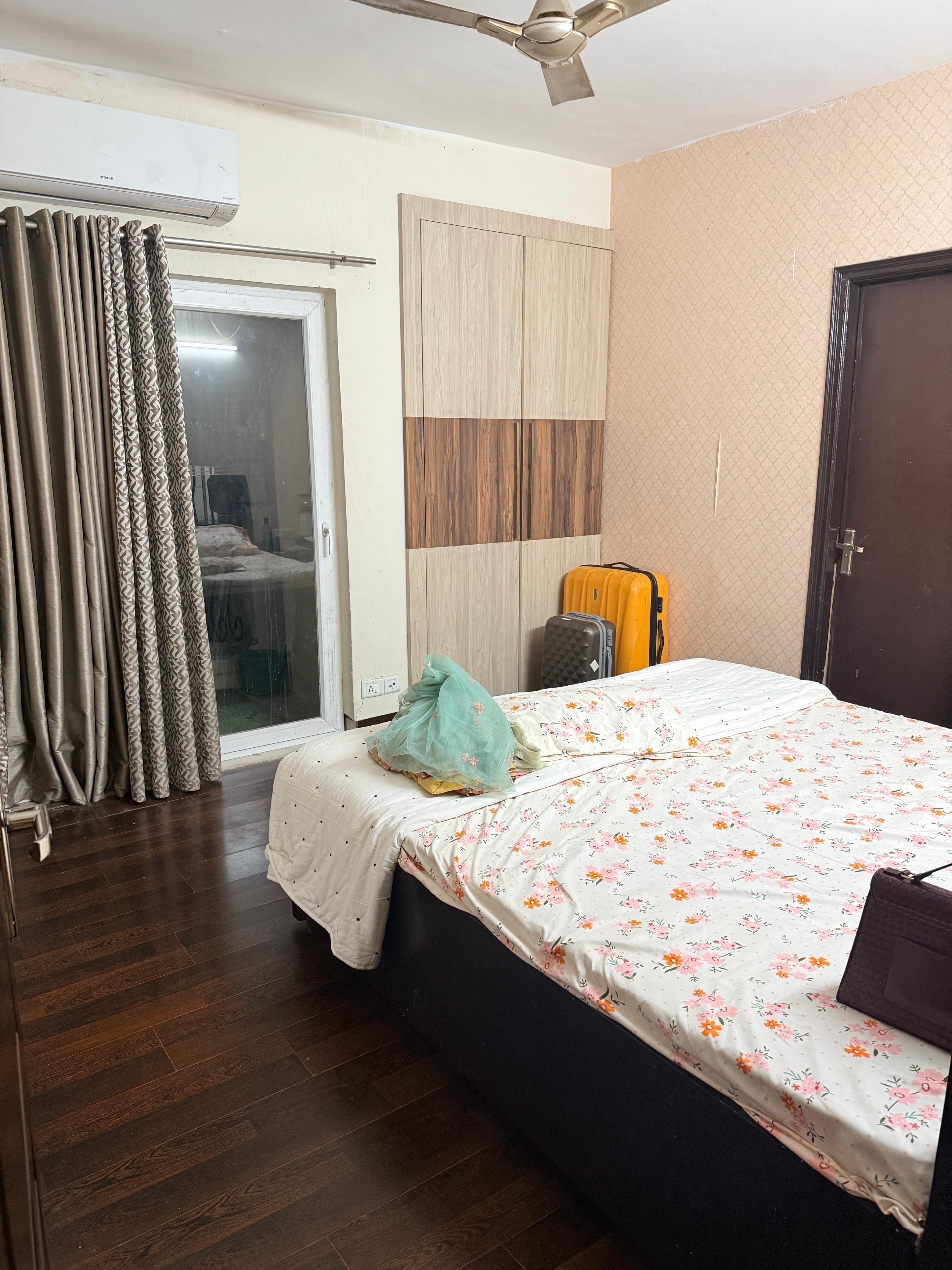 Hyde Park Society – 1320 SQFT | 3 BHK Flat for Sale | Central Noida