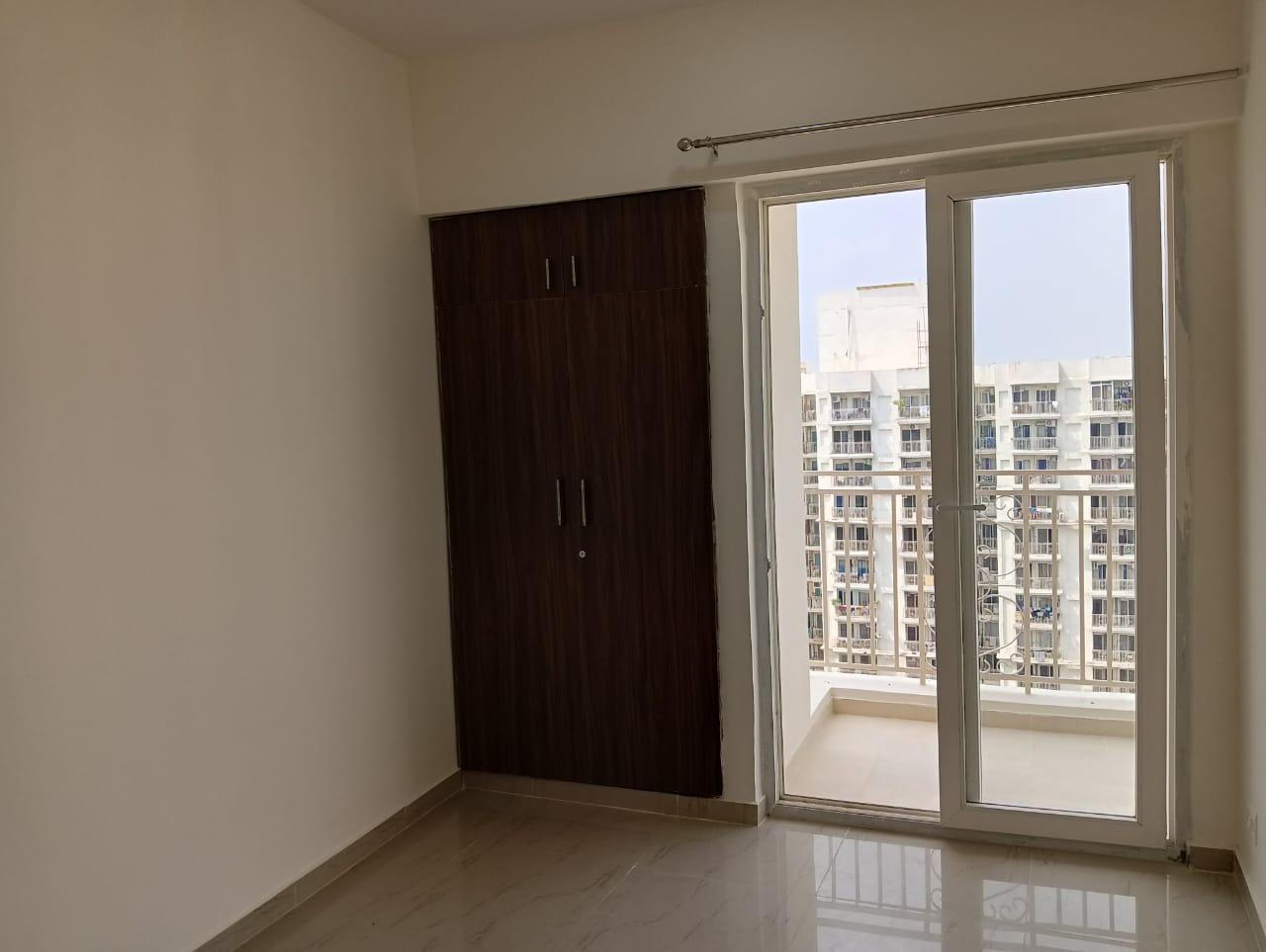 Mahagun Mantra 2 – 1150 SQFT | 3 BHK | 2 Toilets | For Rent | Noida Extension