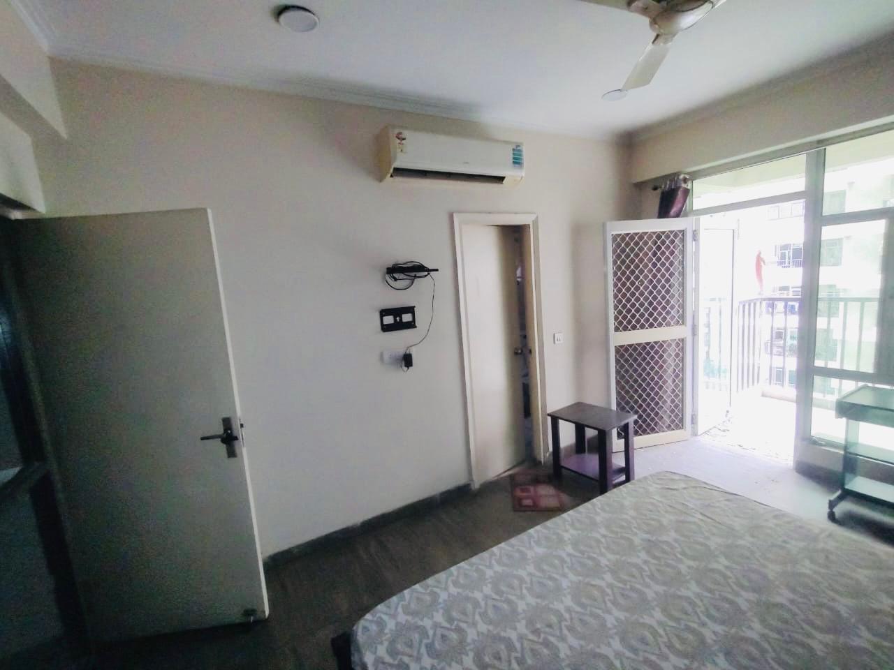 Gaur 11th Avenue – 1420 SQFT | 3BHK Flat for Sale | 3 Bathrooms | Noida Extension