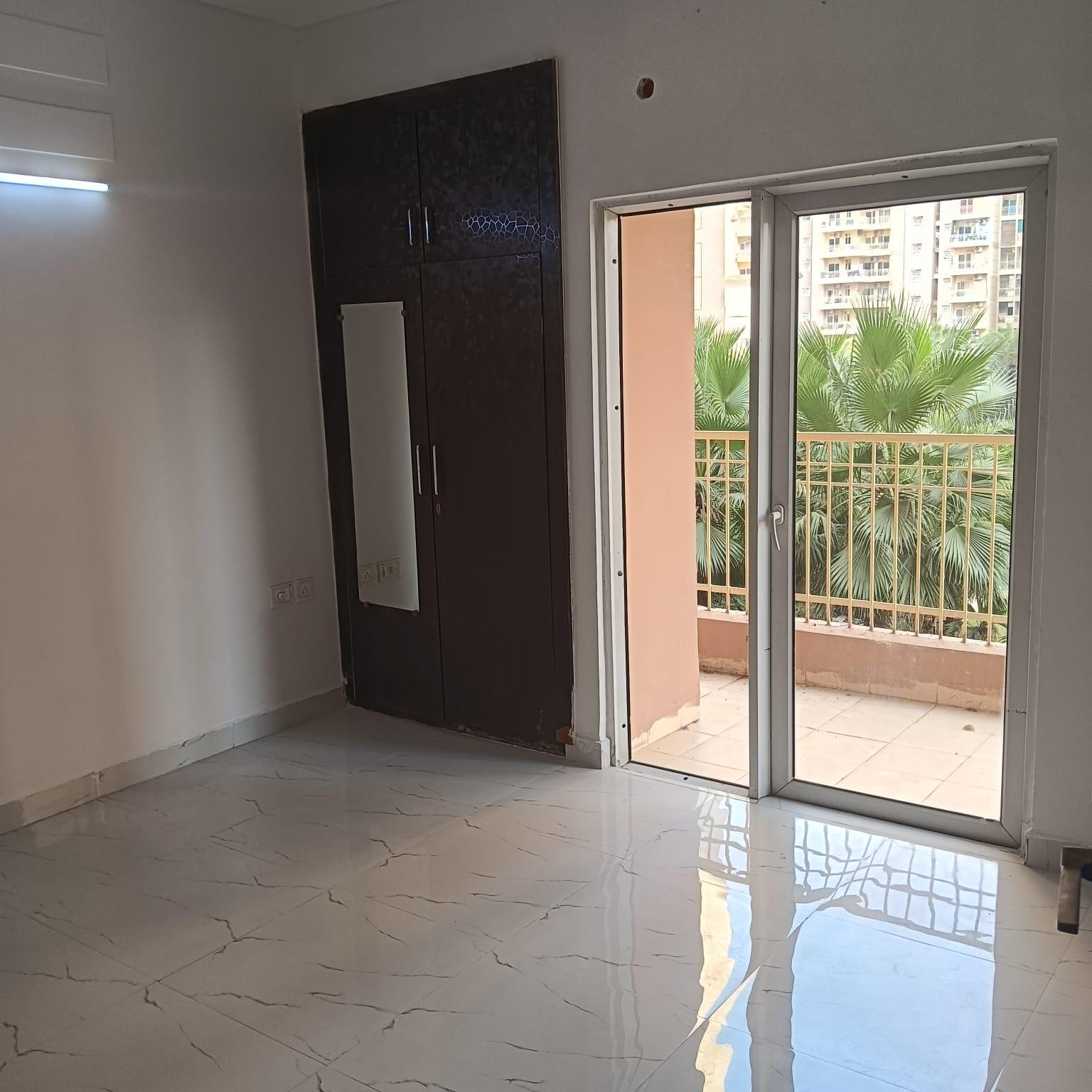 Ajnara Homes – 880 SQFT | 2 BHK + 2T Flat for Sale | Noida Extension