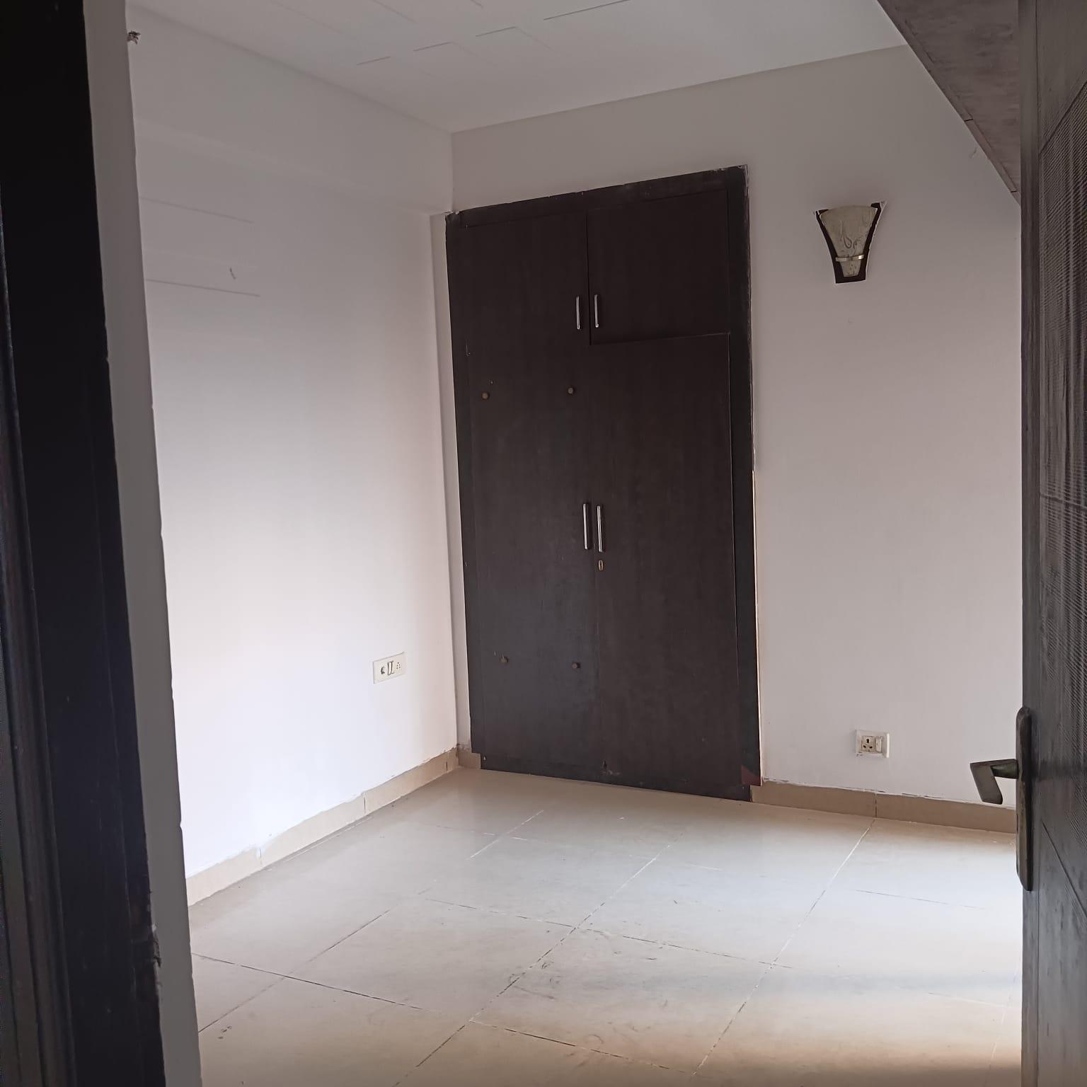 Ajnara Homes – 880 SQFT | 2 BHK + 2T Flat for Sale | Noida Extension