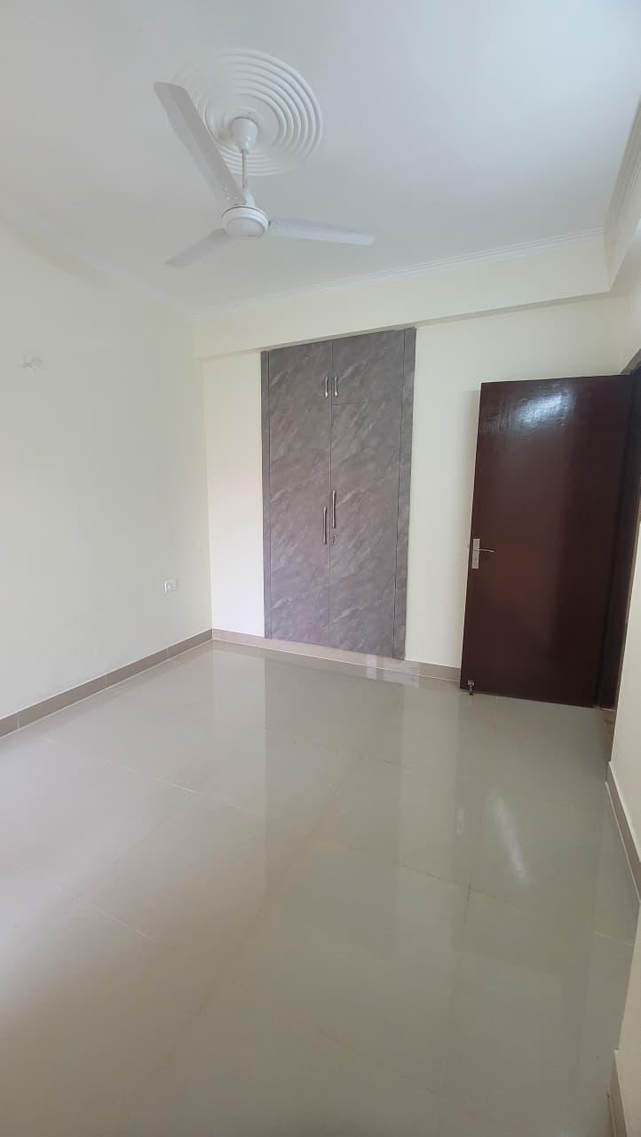 Amrapali Terrace Homes – 1185 SQFT | 3 BHK | 2 Toilets | For Rent | Noida Extension