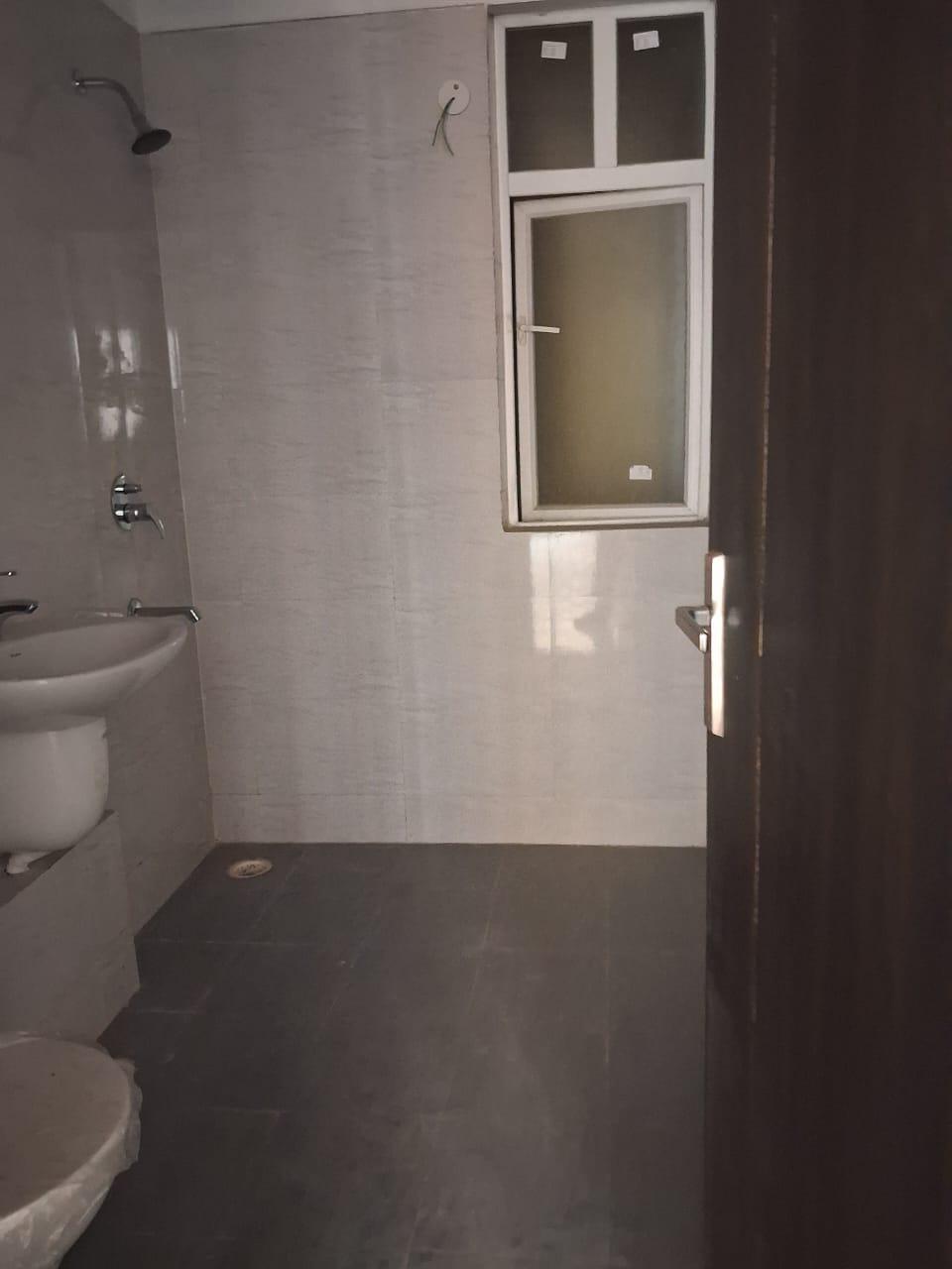 Nirala Estate – 1385 SQFT | 3BHK Flat for Sale | Techzone 4, Noida Extension